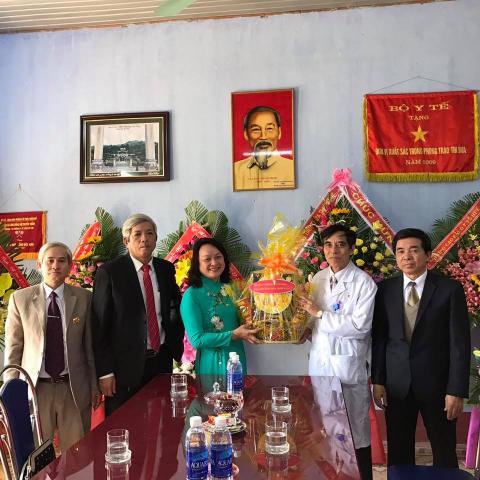 Thăm chúc mừng ngày thầy thuốc Việt Nam BV Y học Cổ Truyền